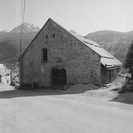 Le Villard-Laté. Parcelle 412. Le pignon nord-est, non mitoyen, est découvert.