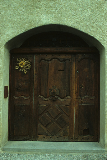 La Salle. Parcelle 180. Porte de la "court".