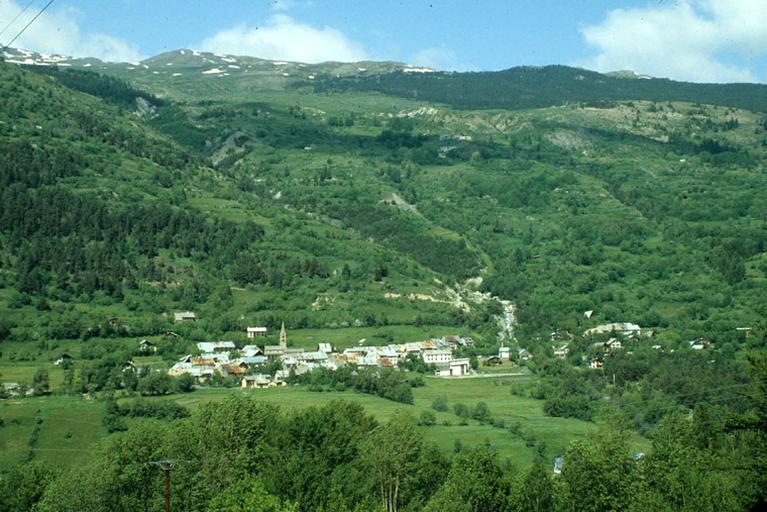 Vue d'ensemble prise du sud.