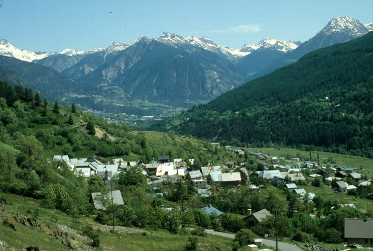 Vue de situation prise du sud.