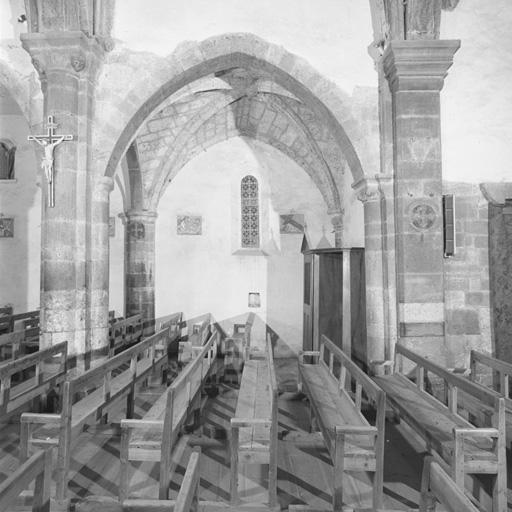 Elévation sud de la nef, troisième et quatrième piles, ouverture sur la première chapelle latérale.