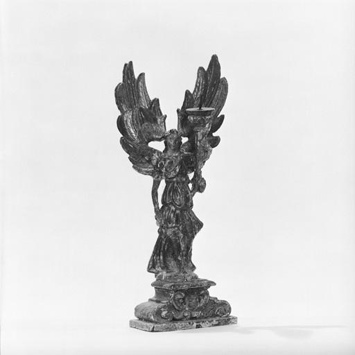 2 statuettes-chandeliers (paire) : Anges porte-flambeau.