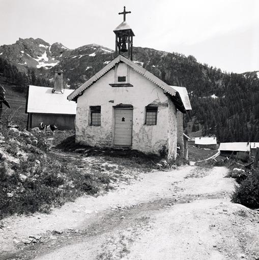 La Salle-les-Alpes, Fréjus : chapelle Saint-Pierre-Saint-Paul. Vue générale prise du nord.