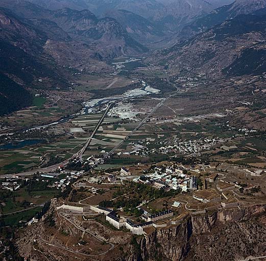 Vue aérienne prise du sud.