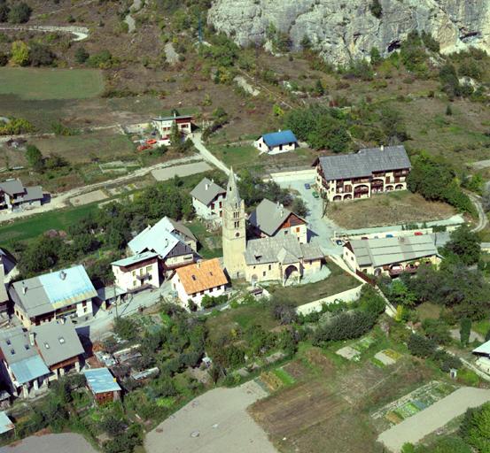 Vue aérienne prise du sud.