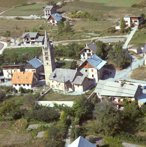 Vue aérienne prise du sud-sud-est.