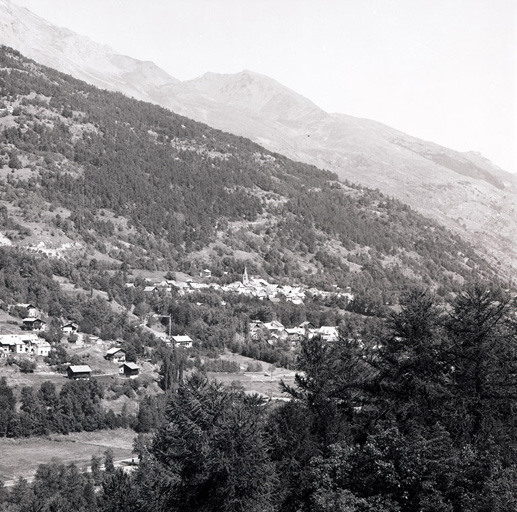 La Salle, vue de situation prise du sud est ; La Salle. Vue de situation prise de l'est.