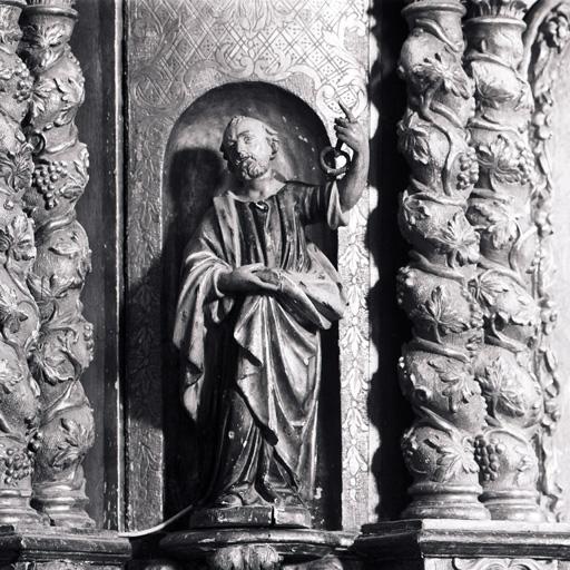 Détail, statuette : saint Pierre.