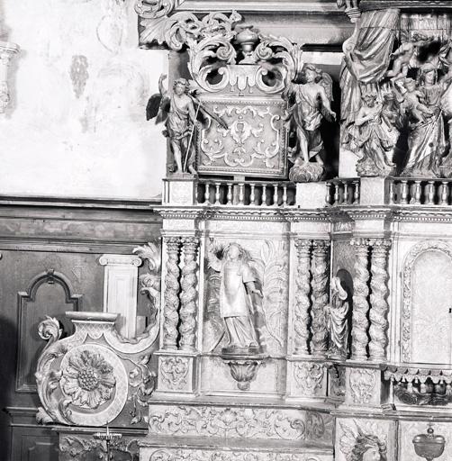 2 gradins d'autel, 2 tabernacles, exposition, 12 statues (tabernacle à ailes et dais d'exposition, tabernacle architecturé, statuettes).