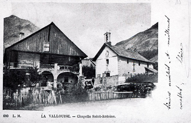 Le cimetière et son mur d'enceinte existaient encore.