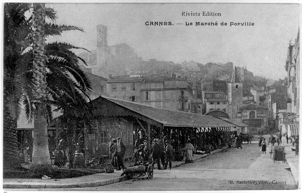 Cannes. - Le marché Forville. [ancienne halle en bois], vers 1905.