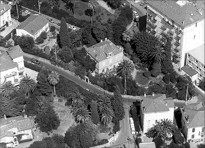 Vue aérienne prise du sud-ouest.