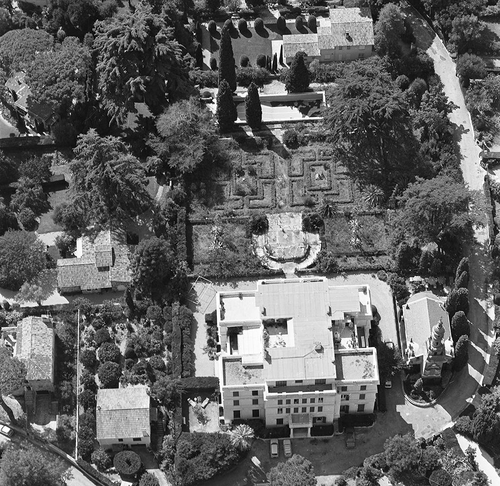 Vue aérienne subverticale prise du nord. ; Le jardin italien. Vue aérienne subverticale prise du nord.