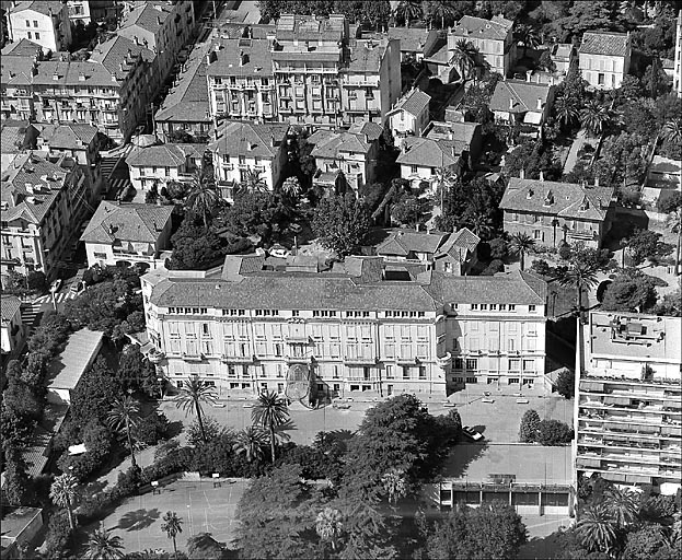 Hôtel de voyageurs dit Hôtel Central, puis Hôtel Bristol