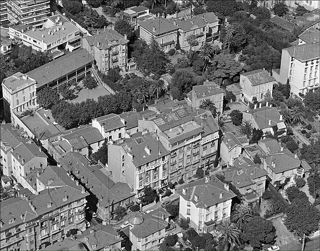 Vue aérienne prise du sud-ouest.