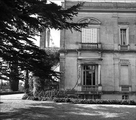 Façade orientale. Travée gauche. Vue d'ensemble.