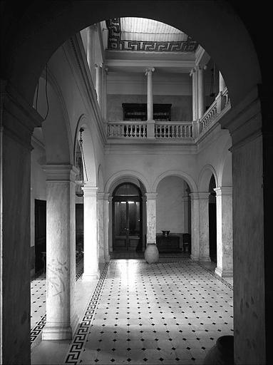 Cour intérieure. Vue prise vers l'est.