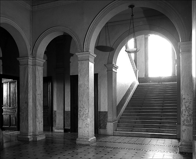 Cour intérieure. Vue prise vers le nord-ouest.