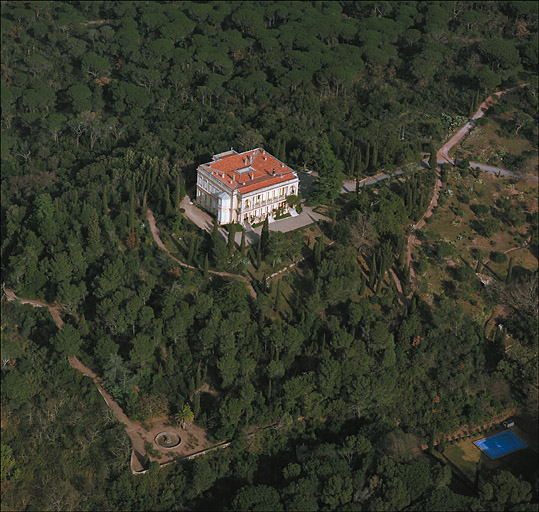 Vue aérienne prise du sud-ouest.