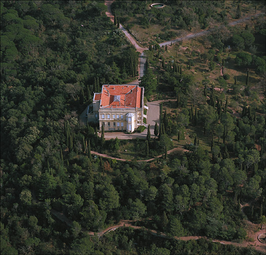 Vue aérienne prise de l'ouest.