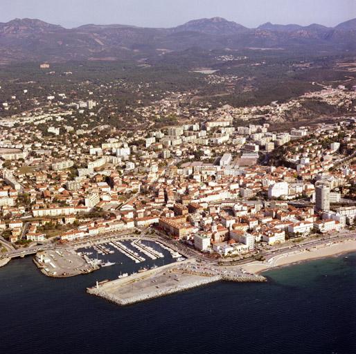 Vue aérienne oblique.