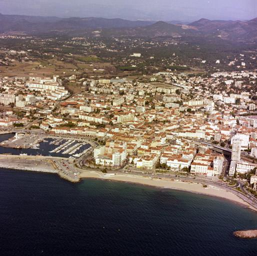 Vue aérienne oblique.