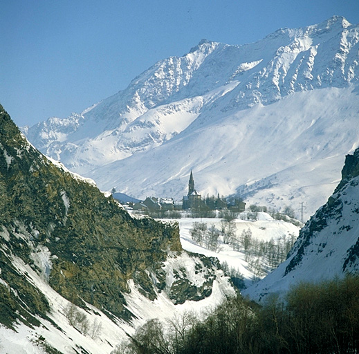 Le Villar. Vue prise de l'ouest au mois de février.