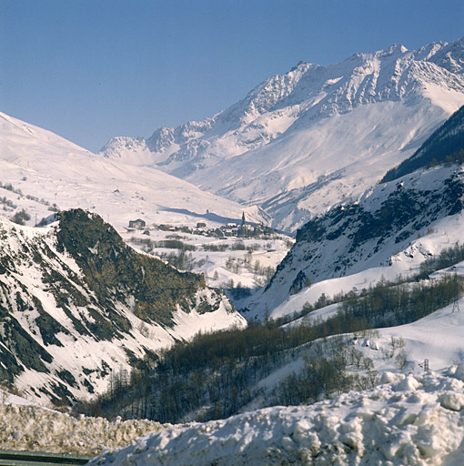Le Villar. Vue prise de l'ouest.