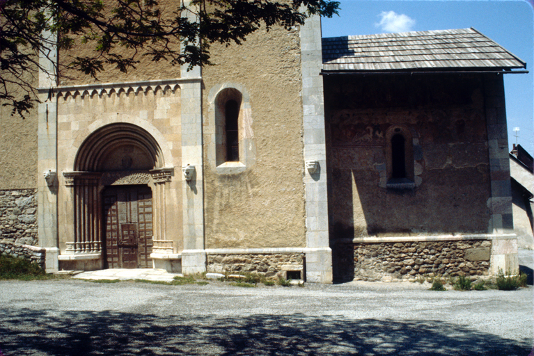 Façade sud, vue partielle.