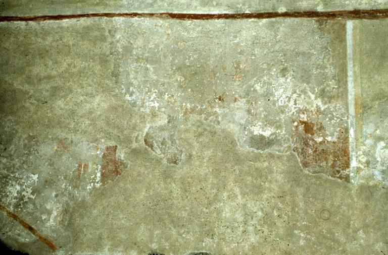 Mur nord. Vestiges de décor peint sous la scène représentant la sibylle tiburtine et Octave.