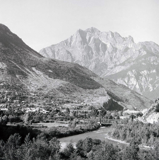 Vue prise de l'ouest.