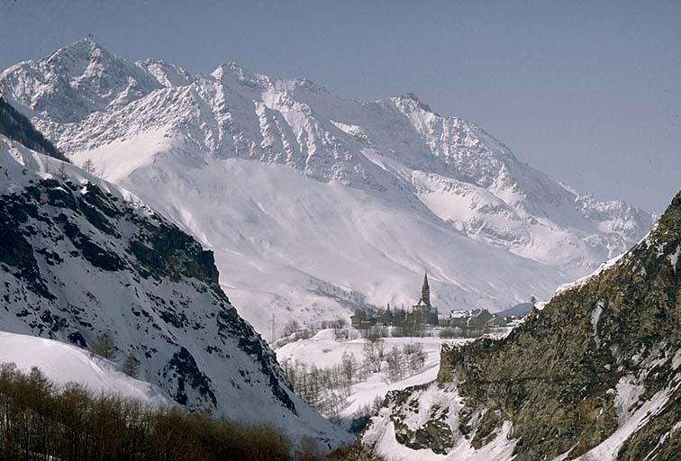 Vue prise de l'ouest au mois de février.
