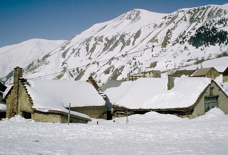 Le Villar. Le mur arrière.