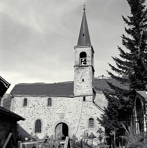 Mur gouttereau est. ; La Grave. Chef-lieu. Chapelle des Pénitents. Mur-gouttereau est.