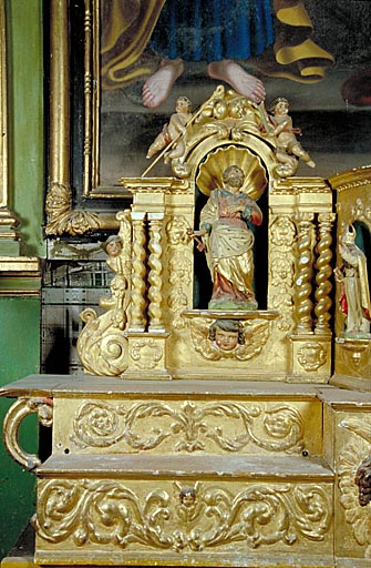 Retable en bois doré. Partie gauche : saint Pierre.