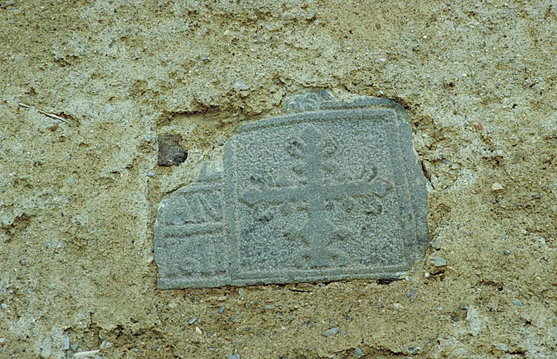 Inscription récupérée sur l'ancienne chapelle du Chazelet qui a brûlé en 1858 : IHS ? L'an 1611.