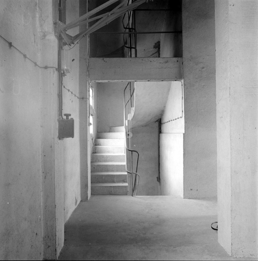 Intérieur : escalier.