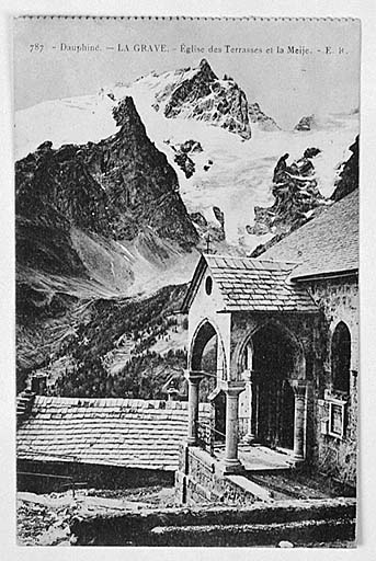 Dauphiné. La Grave. Eglise des Terrasses et la Meije. [Le porche de l'église se profilant sur la Meije était déjà une vue célèbre au début du siècle.]