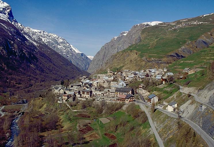 Vue de situation prise du sud-est.