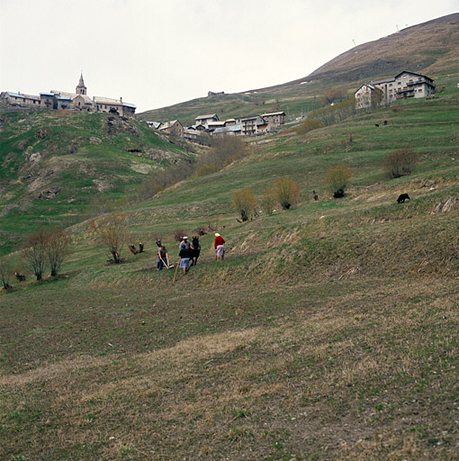 Scène de labour au Chazelet.