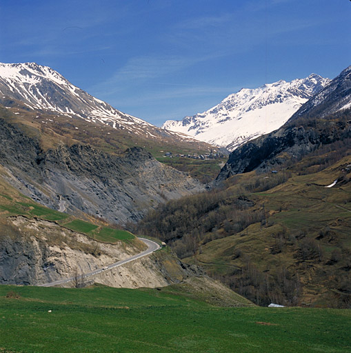 Vue prise de l'ouest.