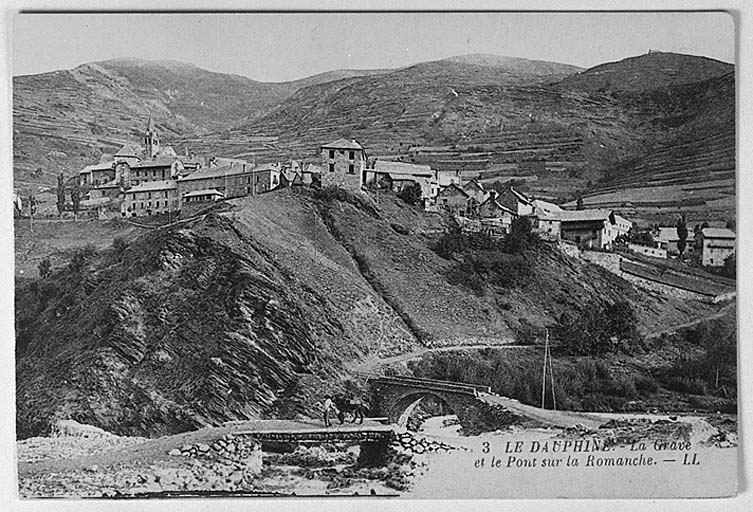 Le Dauphiné. La Grave et le pont sur la Romanche. [Vue du bourg prise du sud.]