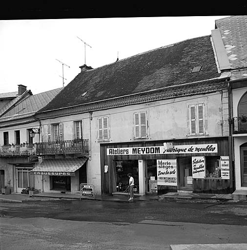 Maisons rue de Chaillol (parcelles 537 et 538). Noter le pignon découvert.