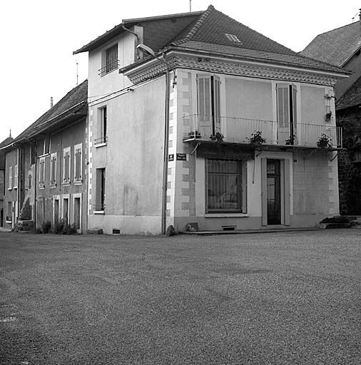 Maison place sous l'Aire (parcelle 754).