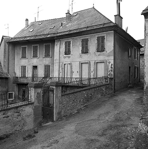 Maison rue de l'Eglise (parcelle 609). Vue prise du sud-ouest.