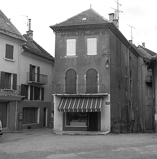 Maison, place du Chèvreril (parcelle 633).