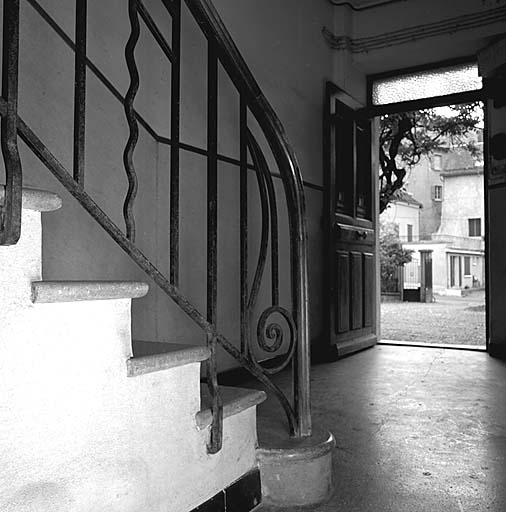 Parcelles 1271 à 73. Escalier, détail de la rampe.