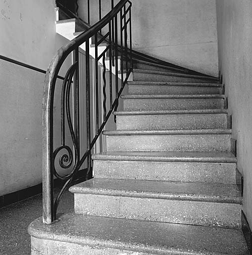 Cage d'escalier. Départ.