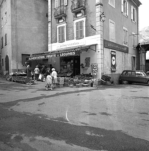 Epicerie, place Grenette (parcelle 641).