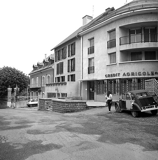 L'immeuble du crédit agricole rue Saint-Eusèbe (parcelle 599).